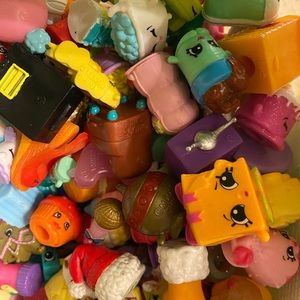 large box of shop kins